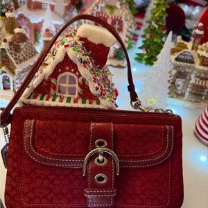 ❤️🎄Coach Vintage Red Signature Clutch❤️🎄